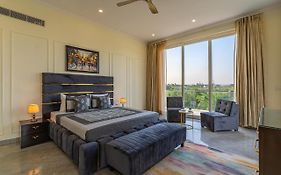 Stayvista At Blanc Belle With Outdoor Pool